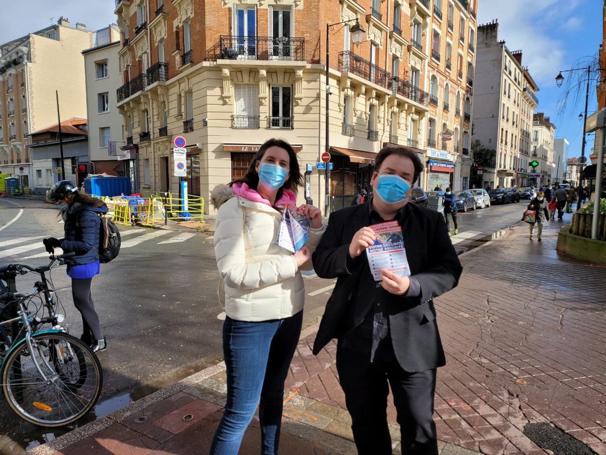 ChailletMarion's tweet photo. Ce matin en sortant de ma garde de nuit j’ai retrouvé une équipe motivée pour informer les courbevoisiens des actions entreprises par Valérie Pecresse concernant la sécurité :5 ans d’actions concrètes au profit des franciliens 
Accueil chaleureux,encouragements des habitants https://t.co/XgzGeKpXw2