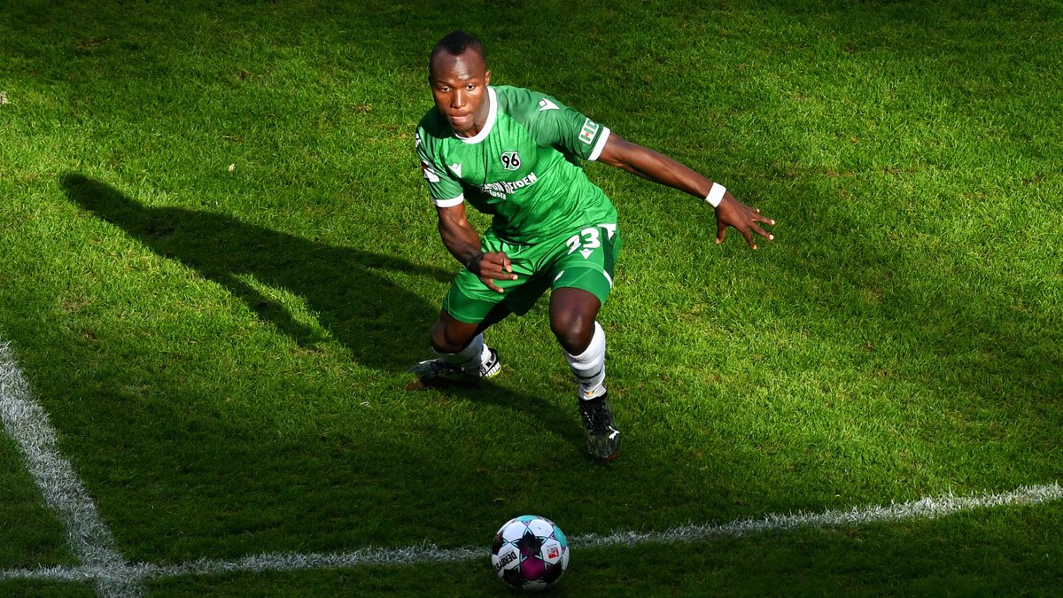 NeuePresseSport's tweet photo. Moussa #Doumbouya steht vor seiner Startelf-Premiere für @Hannover96. "Er hat Pfeile Richtung Trainerteam gesendet", lobte sein Trainer Kenan #Kocak. #H96 

▶️https://t.co/uUGbrGySxX https://t.co/1XMRqjClPK
