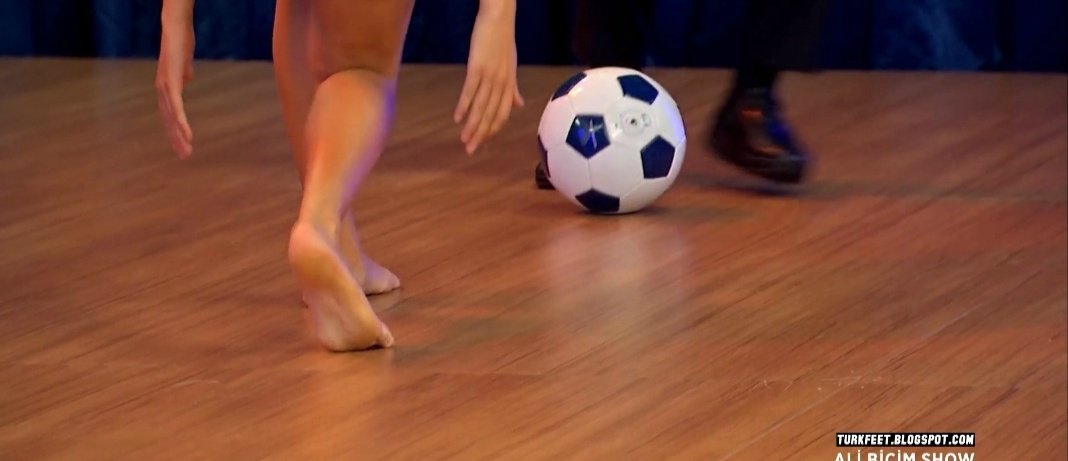 Serenay Aktaş Ayakları 😻😻👣

#serenayaktas #feet #ayak #kole #unluayak