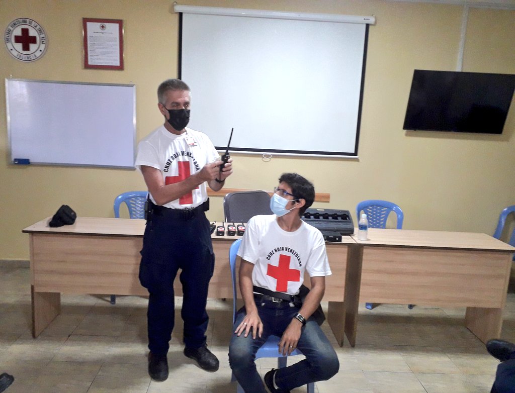 CruzrojaVal's tweet image. La importancia y uso correcto de las  comunicaciones fue el tema de inicio en la formación "Tópicos de Socorro" este sábado #13Marzo a cargo de  @ANRO2011 #formación #comunicaciones #universalidad