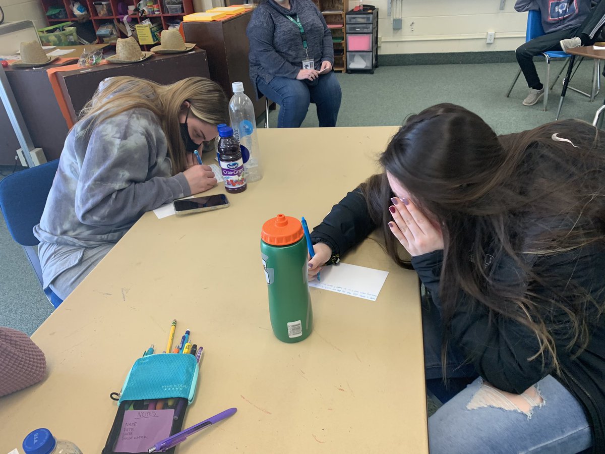 Fremont1_PathHS's tweet photo. Thank you Mrs. Myers for sharing an amazing gratitude activity with our students. Students wrote post cards to thank people in their lives!  @7Mindsets “Attitude of Gratitude” https://t.co/FfwRkTJJe2