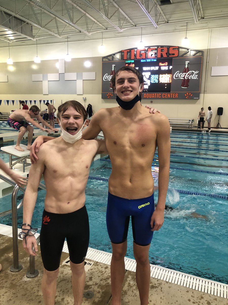 Winner🚨🚨🚨
3rd Place🚨
Junior, Evan Grinter wins 100 free with a 49.57
Sophomore, Luke DeConcini places third in 100 free with a 54.37