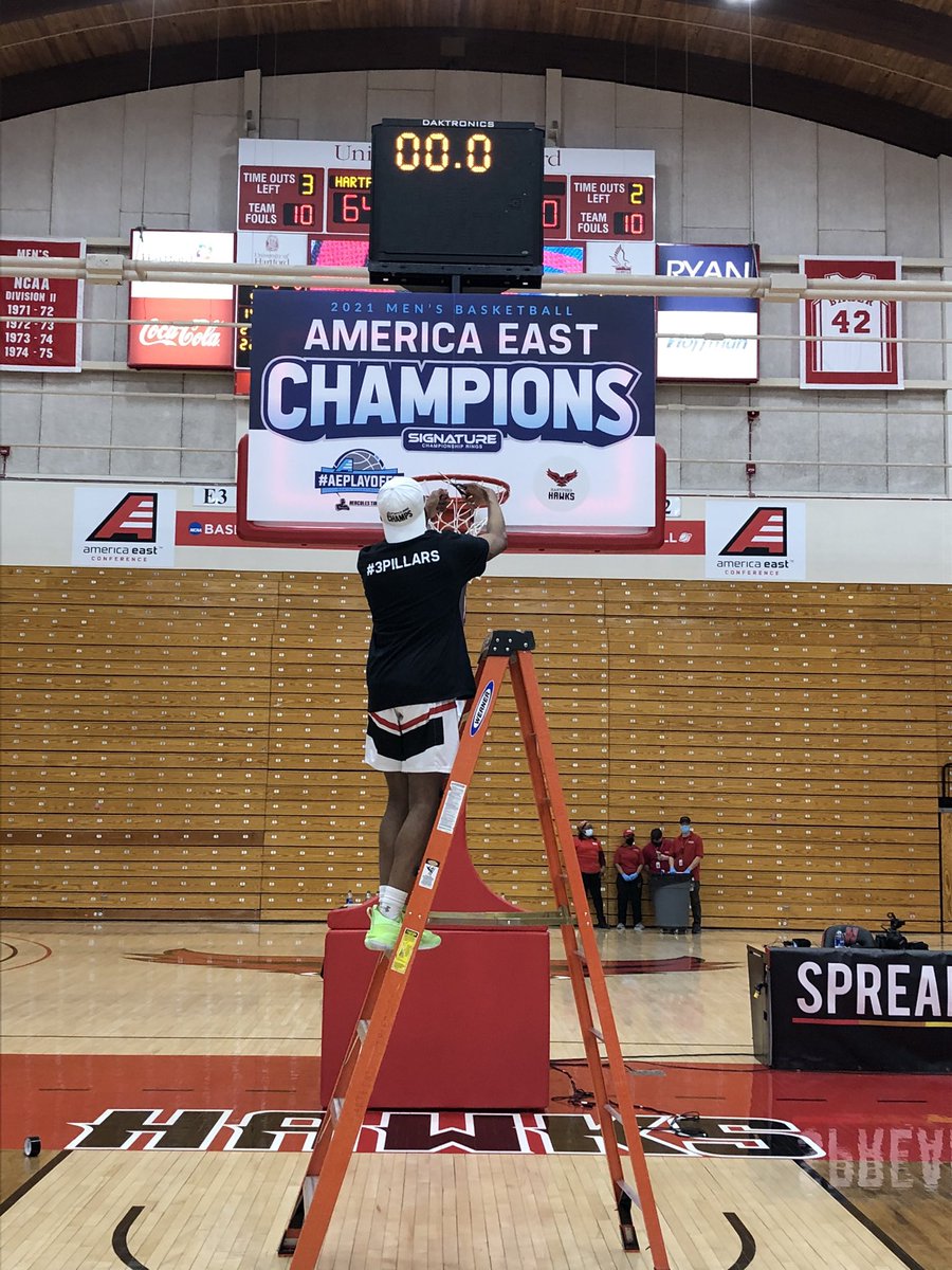 HartfordMBB's tweet image. A moment that’s been 37 years in the making!!!!

@UHartfordAlumni @UofHartford