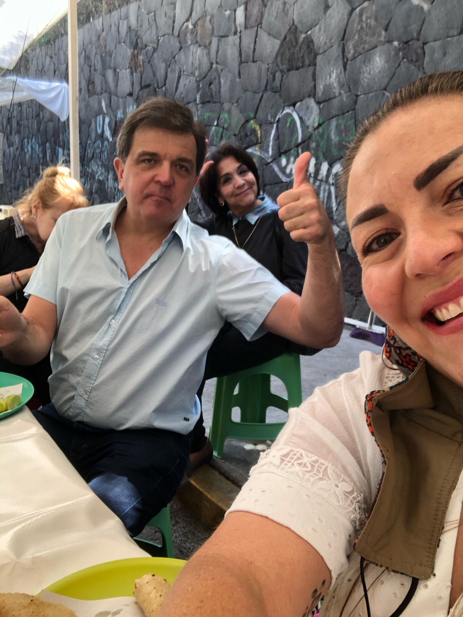 Vine a hacer mi mandado al mercadito de Las Águilas y en plena quesadilla me encontré a <a href="/XavierGZirion/">Xavier González Zirión</a> 

🥦🍅🥒🍑🍎🫐🥬