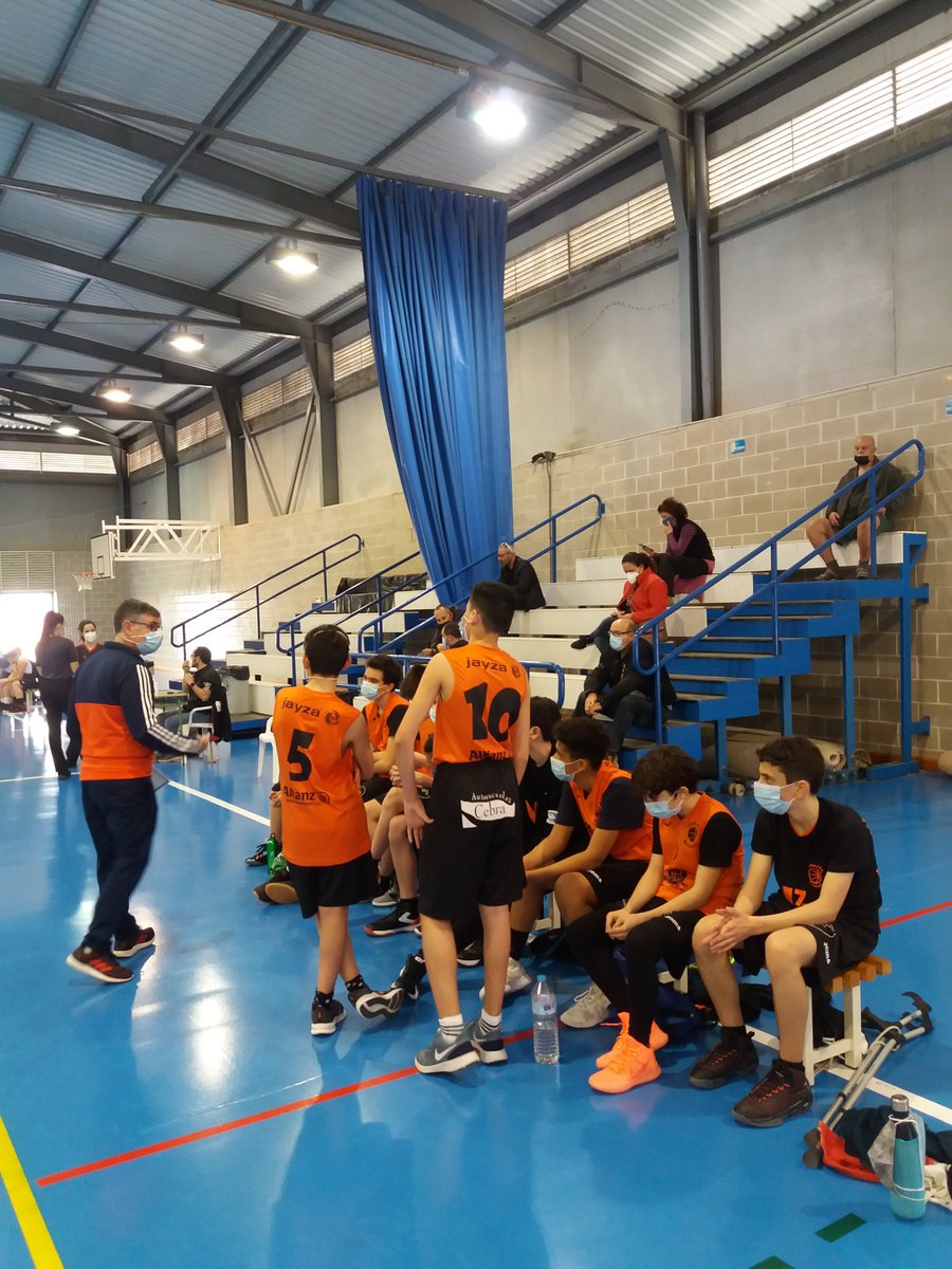beniajanbasket's tweet photo. 370 días después, el regreso 🏀

La generación 2007-08, bajo el mando de @reformacarceles, desarrolló un baloncesto acorde a su identidad para superar a un @CiezaEB menos experimentado.

El sufrimiento de los entrenamientos comienza a mutar en motivación gracias a la competición. https://t.co/pnLajBRNsk