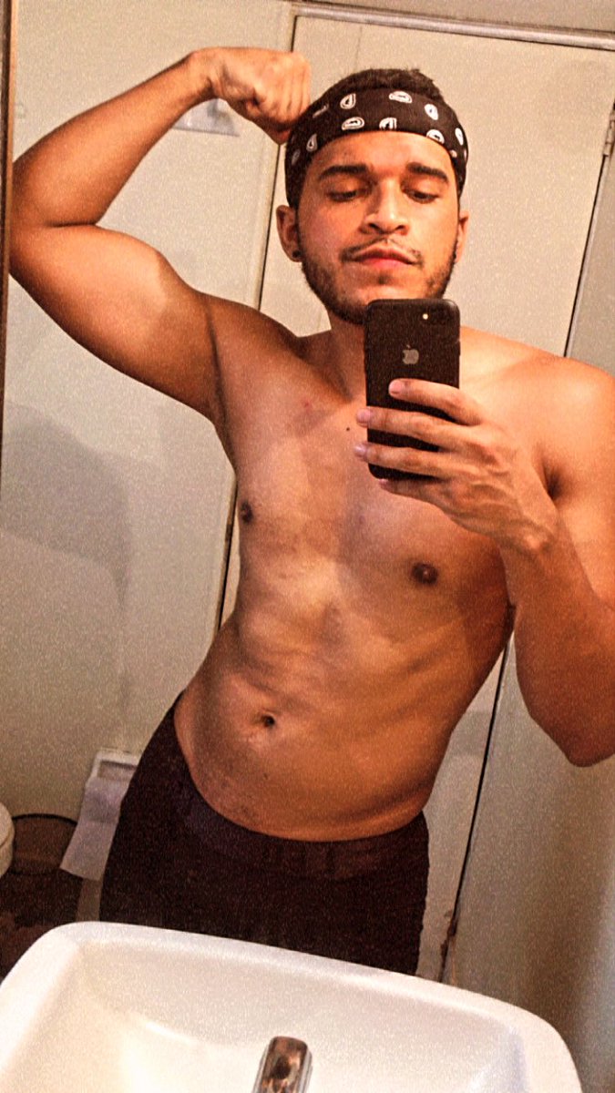 DenchLuis's tweet photo. Modo sesy. 
#bottomboy #gay #gaycali #gaynovinho #LGBT #musclemotivation #onlyfansgay https://t.co/NeADnr8ZIO