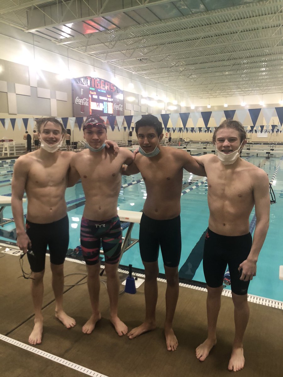 2nd Place🚨🚨
Tigers relay of Nathan Smith, Daniel Sanchez, Canon Adams, and Luke DeConcini place 2nd in the 200 Freestyle Relay with a time of 1:40.70