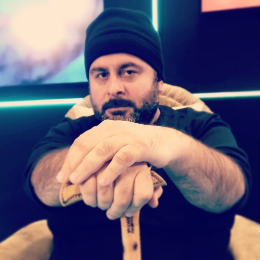 Ölüm vardır madem varı dert etme,
Erdem varsa itibarı dert etme....