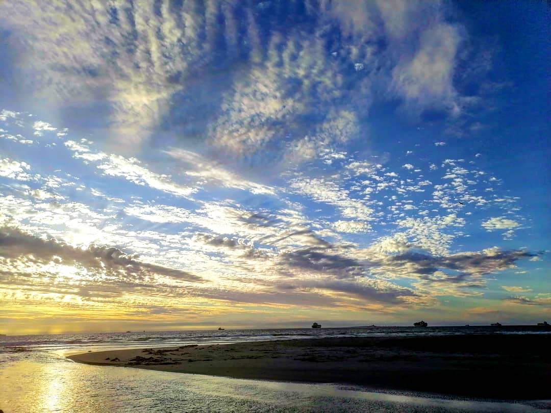 Leigh_Andrews's tweet photo. EVERYTHING THE LIGHT TOUCHES π
Taking in the gorgeous sunset over the ocean at Lagoon Beach this evening did wonders for the soul.
#naturesfinest #cloudysky #cloudywithachanceofmeatballs #cloudywithachance #sunset #sea #oceanview #southafrica #capetown #lagoonbeach #horizon https://t.co/Y5cAJfen9n