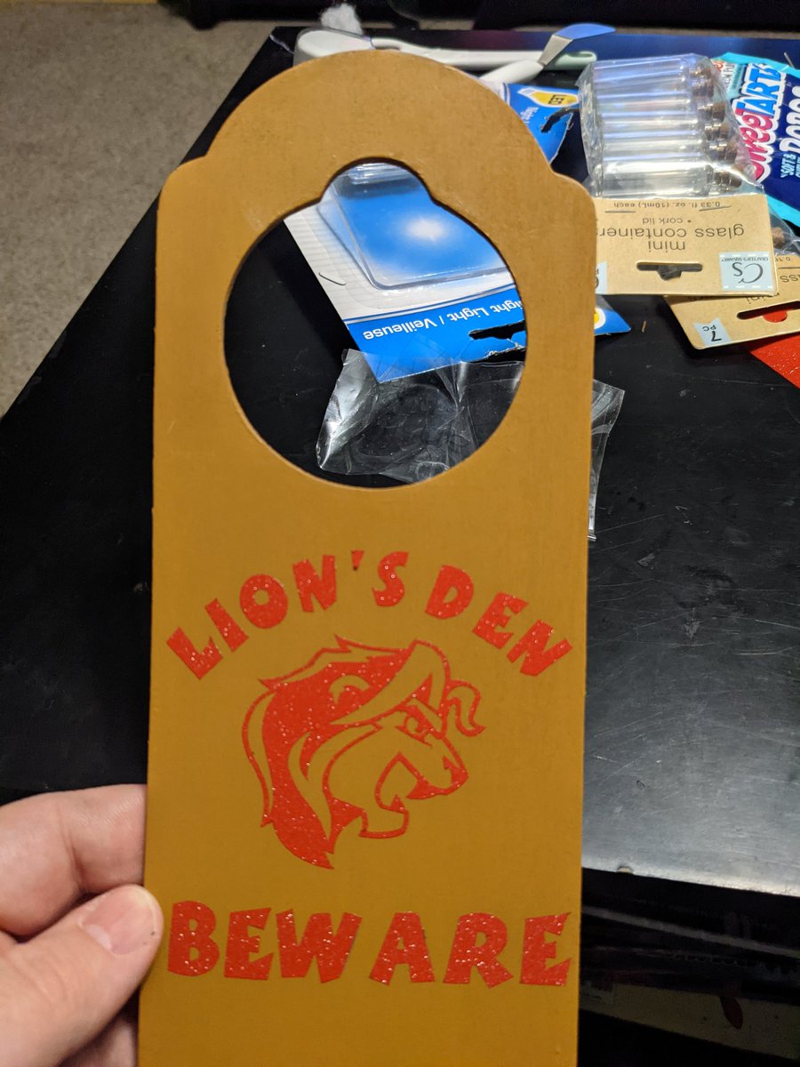 riokitten1's tweet photo. @_BlueZeru I have recently started doing a lot of cricut creations! https://t.co/6gfRGIvDGI