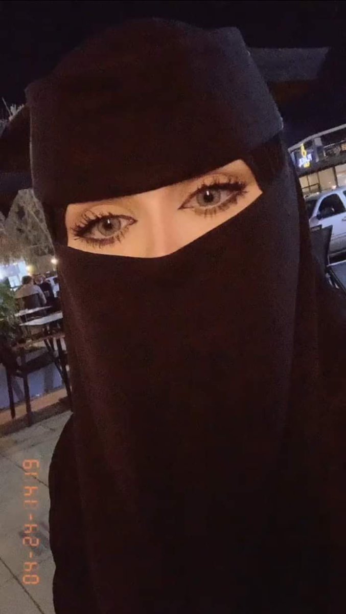 " اثنان لا تبرر لهما؛ صديق يعرفك جيداً، وعدو ينتظر منك زلة".