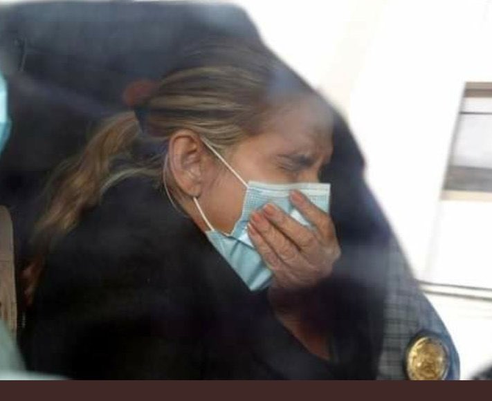 No defendemos su gestión, defendemos el debido proceso, la presunción de inocencia y una justicia proba, nada de eso existe ahora. Estamos expuestos todos al terrorismo de Estado.  Desde el nacimiento de #Bolivia nunca se tuvo como preso político a un exmandatario constitucional.