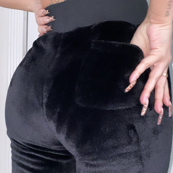 They make the booty look fluffy and soft😌 https://t.co/WnFQbYfK7O