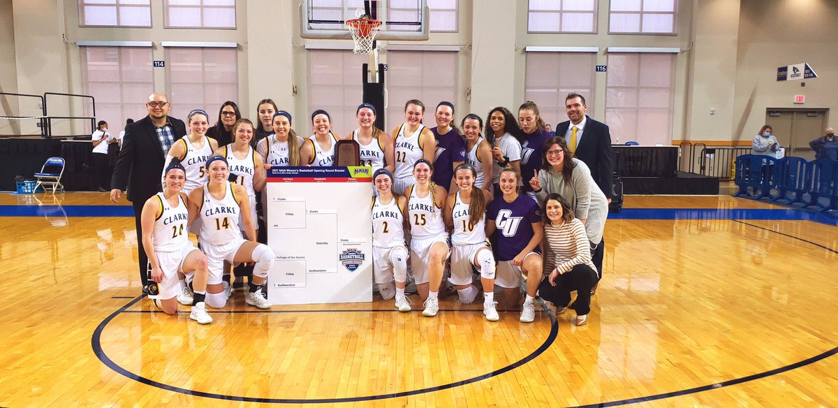 ClarkeWBB's tweet photo. Champions in Omaha!! @ClarkeAthletics @ClarkeU @ThomChesney https://t.co/fjB5x51lh5