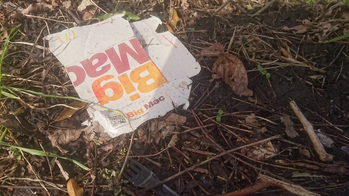 SteveMulville's tweet image. Litter comes in many forms.. Todays "Trophy" for our Ted was a Mcflurry.. 
Shocking how much fast food litter is about considering we are in a #StayatHomeAndStaySafe 😷
#litter 
#scruffs