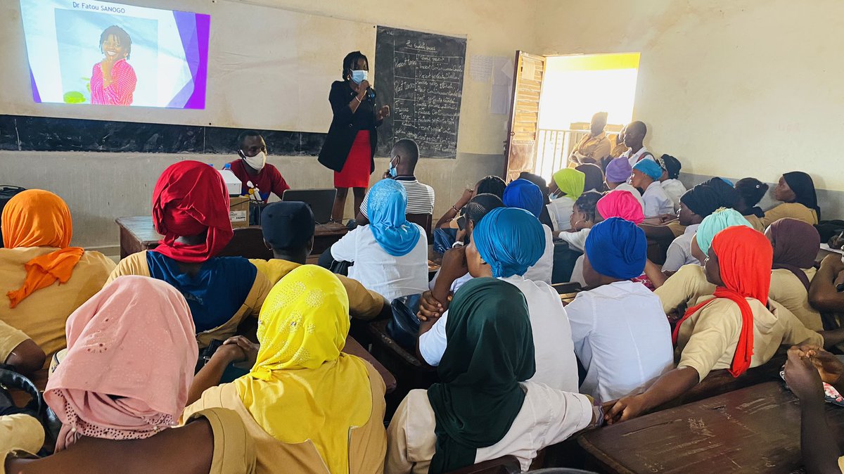 DimioCom's tweet photo. Conférence-débat ce samedi 13 Mars 2021 sur le LEADERSHIP FÉMININ avec les jeunes filles du Groupe Scolaire Ramatoulaye Keïta de #Nzérékoré. Une initiative de @DimioCom en collaboration avec l’ONG Espace Femme-Enfant.
#DimioCom
#EtreMieuxChaqueJour
#JeunesFillesLeaders https://t.co/ekb9C8FZCi