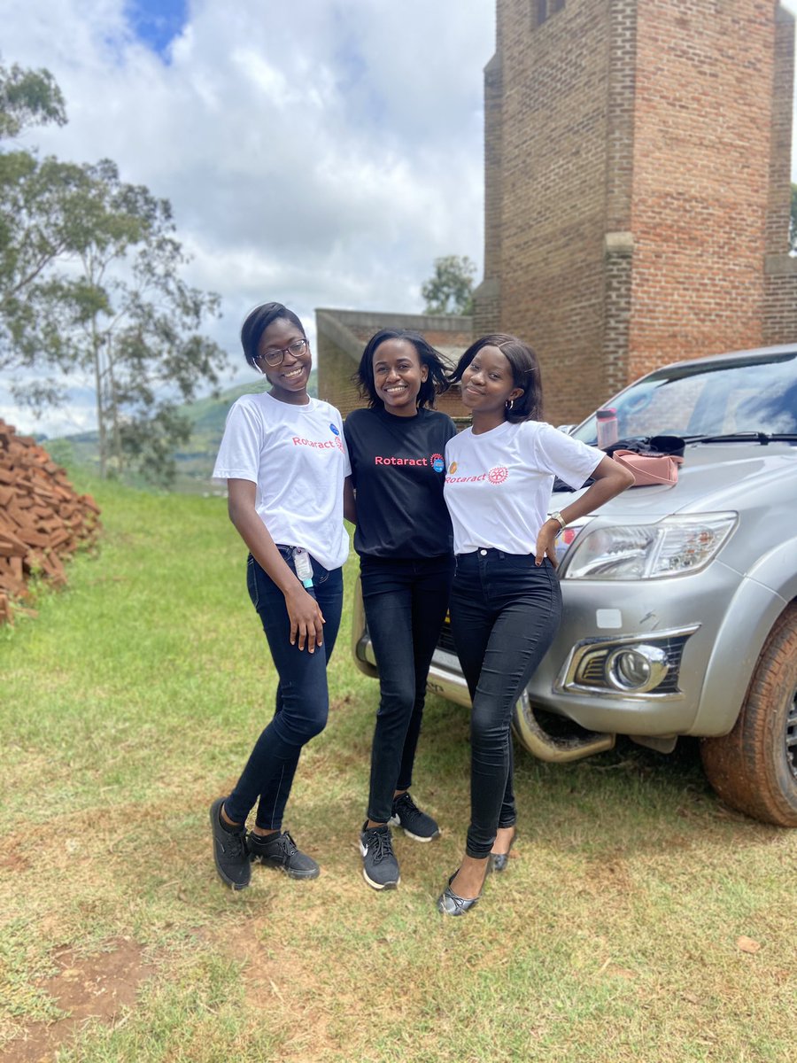 RotaractclubofZ's tweet photo. Book donation activity at Chigumula CDSS. Celebrating World Rotaract Weekππ₯π₯³ #WorldRotaractWeek2021 #RotaryOpensOpportunities #rotaryinternational #rotaryclub #rotaractors #WorldRotaractWeek https://t.co/RI1LpGx9kU