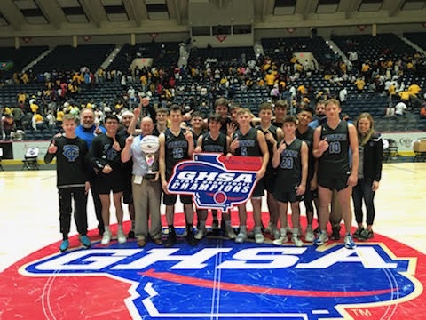 𝙎𝙏𝘼𝙏𝙀 𝘾𝙃𝘼𝙈𝙋𝙎!! 𝙏𝙤𝙬𝙣𝙨 𝘾𝙤𝙪𝙣𝙩𝙮 𝙬𝙞𝙣𝙨 𝙩𝙞𝙩𝙡𝙚 𝙤𝙫𝙚𝙧 𝙃𝙖𝙣𝙘𝙤𝙘𝙠 𝘾𝙚𝙣𝙩𝙧𝙖𝙡!

History made for the Indians (25-3) as Towns County claims first-ever state championship in 64-60 win over def champs Hancock Central!

RECAP: blitzsportsga.com/2021/03/13/sta…