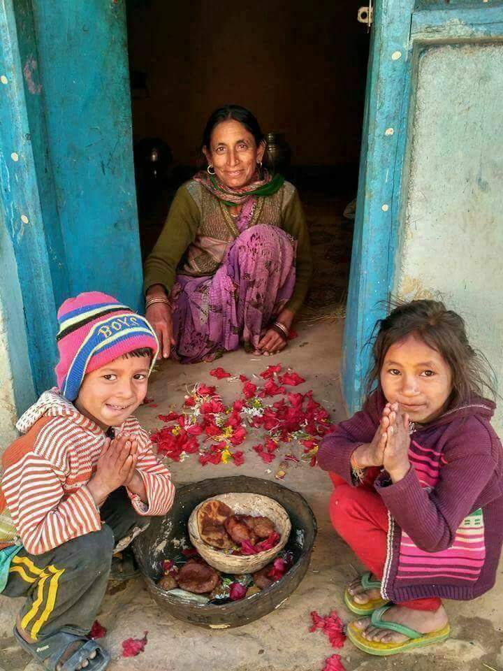 jaidevbhumi's tweet photo. #फूलदेई
Let us bring a smile and joy on our souls and faces! Today is #PhoolDei, a traditional folk festival of #Uttarakhand 
The festival conveys the beauty of nature, the joys of changing seasons and the start of a new harvest season. #happyPhoolDei   #फूलदेई  #फूलदेई_लोकपर्व https://t.co/bXboquQOqe