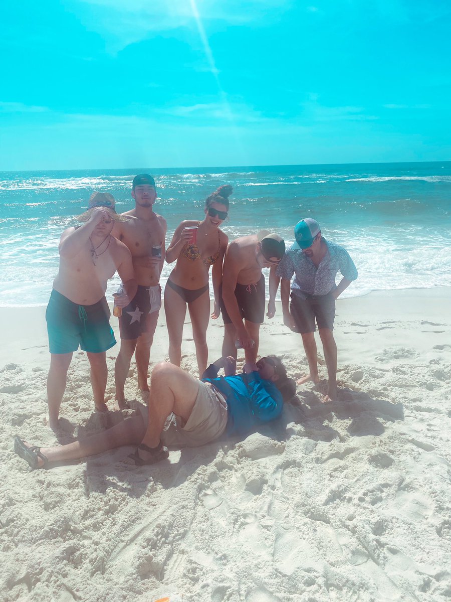 lindseypaige0's tweet photo. we’re always on our best behavior https://t.co/RoYM1Mju0F
