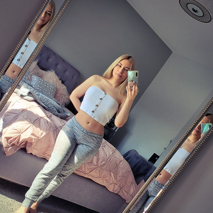 Watch Alinity's leaked NSFW photo on TwXstars