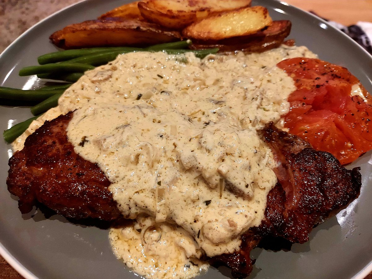 Dizz_zey's tweet photo. @AlyssaBurrow @RM_CancerRehab @LaurenLeighDoy1 Today I achieved my final food goal, and I am so happy. Medium rare sirloin with chunky chips, green beans, roast garlicky tomato and a mushroom sauce. #NoTongue #KeepSmiling #OralCancerSurvivor #NeverQuitTrying https://t.co/HCa79Ww7fU