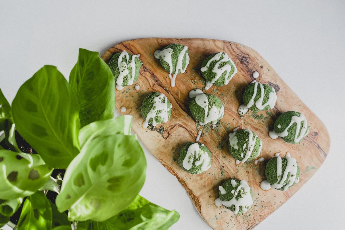 Need a bite of zen in your life? We’re with you. Try these fresh and clean matcha coconut balls for serenity now.
bit.ly/MatchaCoconutC…