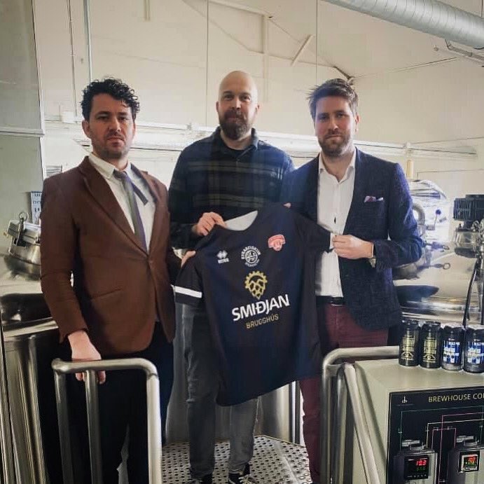 Þá erum við farin í boltann líka!!