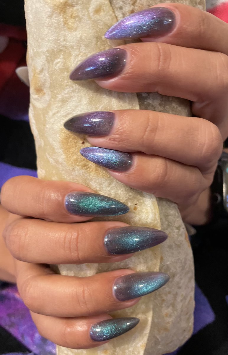 effin_lady's tweet photo. Sometimes you just gotta use both hands ... 💅🏽💅🏽💅🏽 #2hands #thatgirththo #thatgrip #californiaburrito #bruja #nerdchola #roguemuse #highpriestessdork https://t.co/tC9SuXoplu