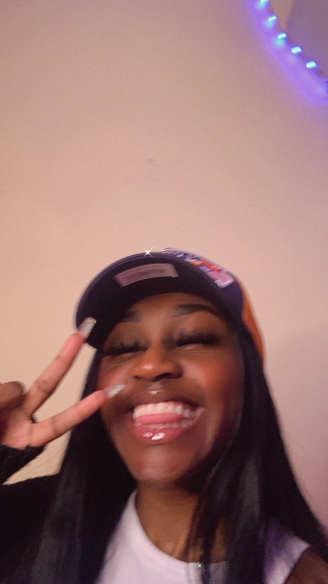 cecemfk_'s tweet photo. Bandz on me https://t.co/JUYRATZQsd