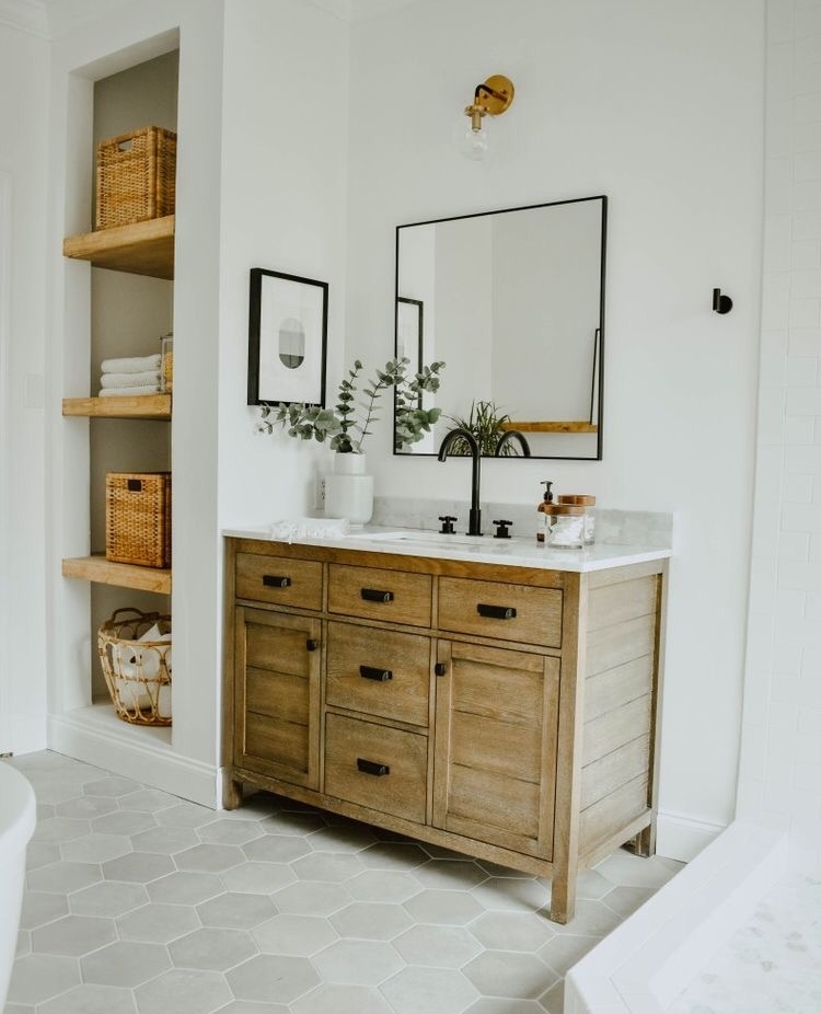 Eco Me is proud to present its wide variety of Household Cleaners. We call it "something for every room" 💚