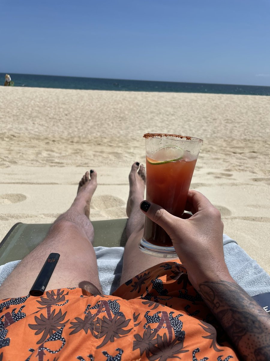 genarolozano's tweet photo. Viaje de 4 días.
Día 2, buenos humos, vitamina D y cerveza. https://t.co/W1MDOop7W9