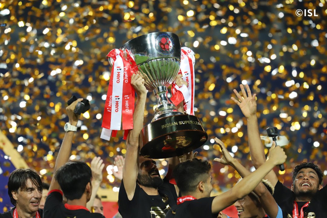 IndSuperLeague's tweet photo. Good morning @MumbaiCityFC fans 🌅🏆
#HeroISL #LetsFootball https://t.co/CxBMTPC74w