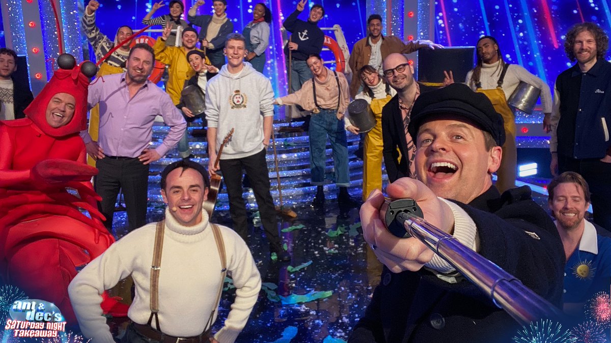 Now that was one shell of an End Of The Show Show. Big up to this nautical (but nice) bunch <a href="/antanddec/">antanddec</a> 🌊
#SaturdayNightTakeaway