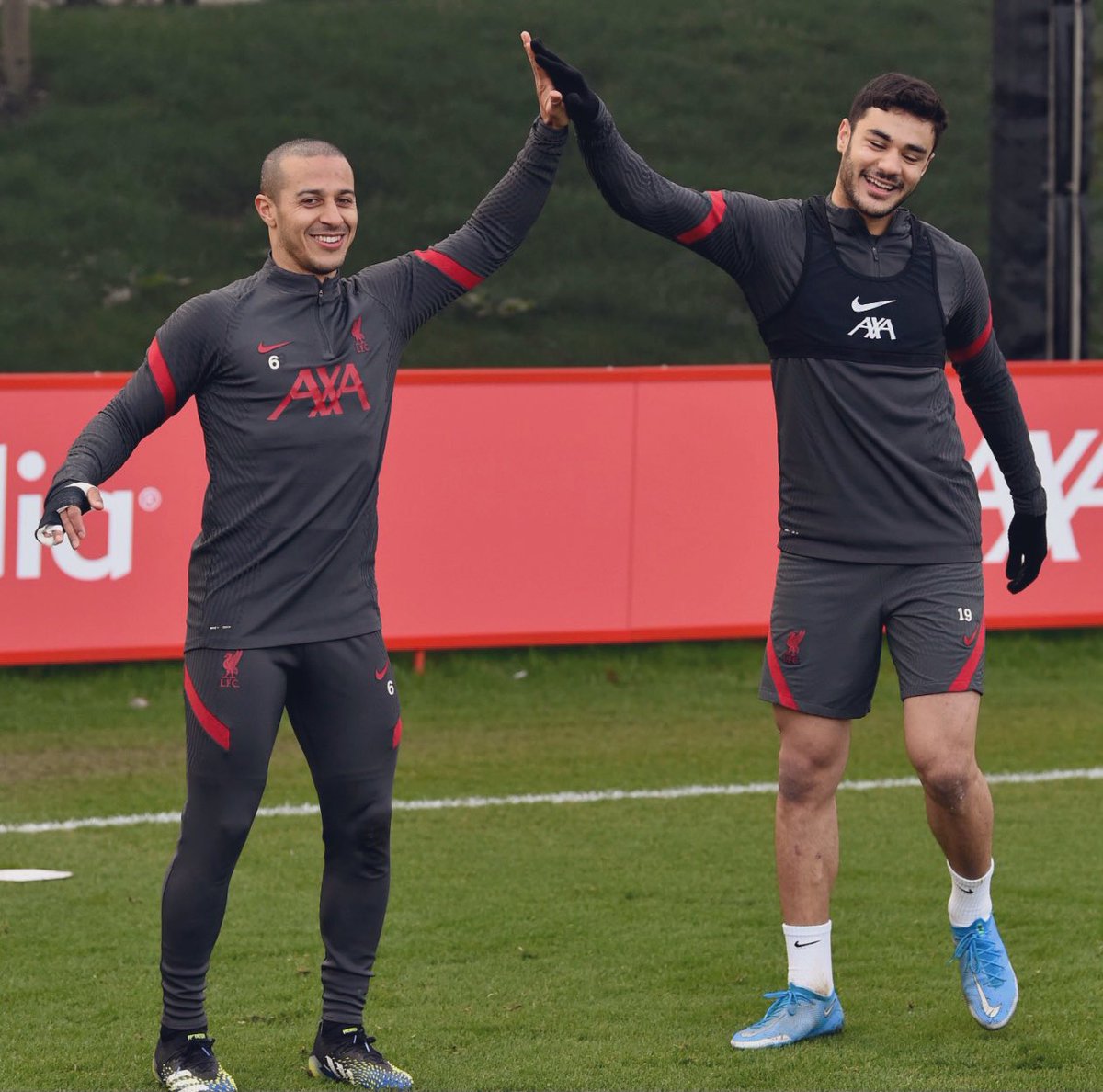 Thiago6's tweet photo. 👐 @ozankabak4 😁 @LFC https://t.co/Awwp12dvIr