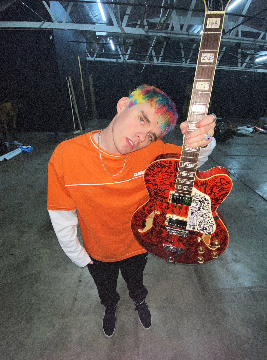 awsten's tweet photo. ❄️🧲⚫️ BLACK HOLE ⚫️🧲❄️ https://t.co/y7wzPP7vo1