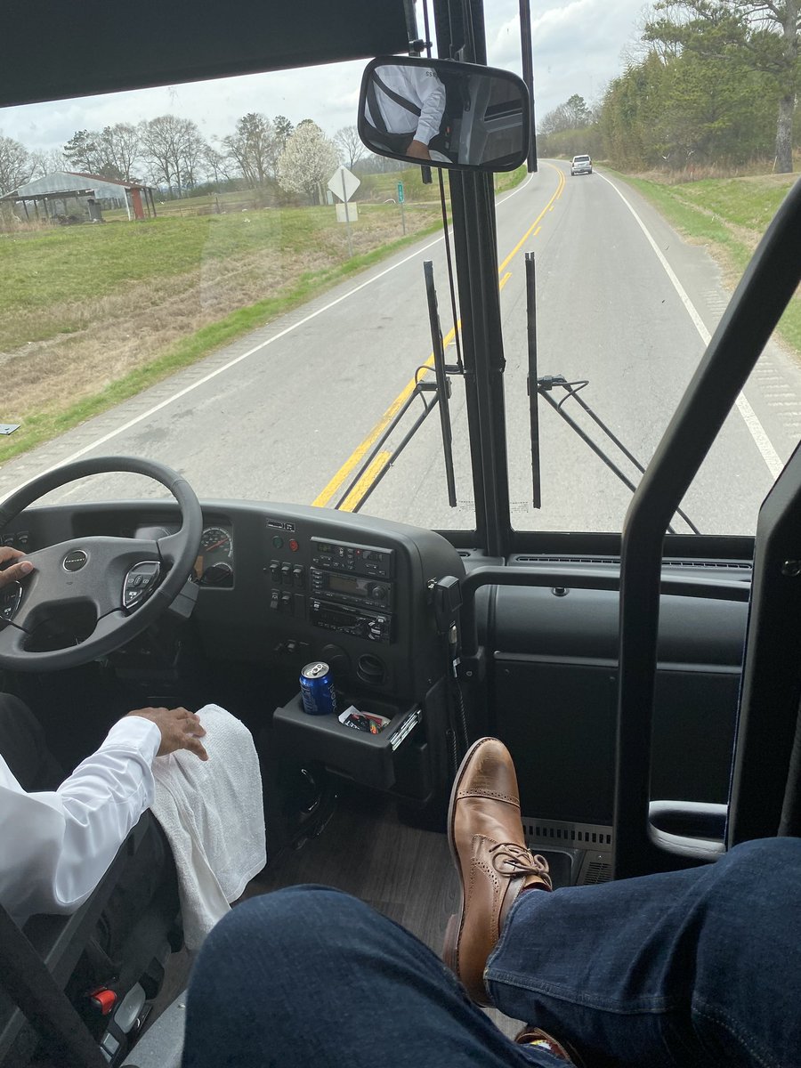 Coach_Grass's tweet photo. Road Trip! #BeatUTM https://t.co/Std4UOe56P