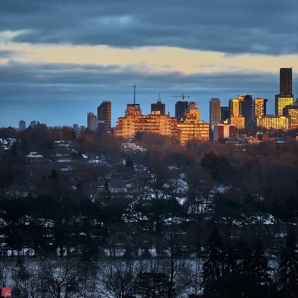 interra_arqteca's tweet photo. Sunset. View to Toronto Midtown // ・・・ 📸@torontointeriors.photography #yourphotographer #PVoronenko #pavelvoronenko . . . . . . #sunset #torontoview #cityscape #eveninglight #summertime #toronto_insta #travelontario #landscape #nikonlove #captureone … https://t.co/pzvHHUCA1O https://t.co/BeghAONxtJ