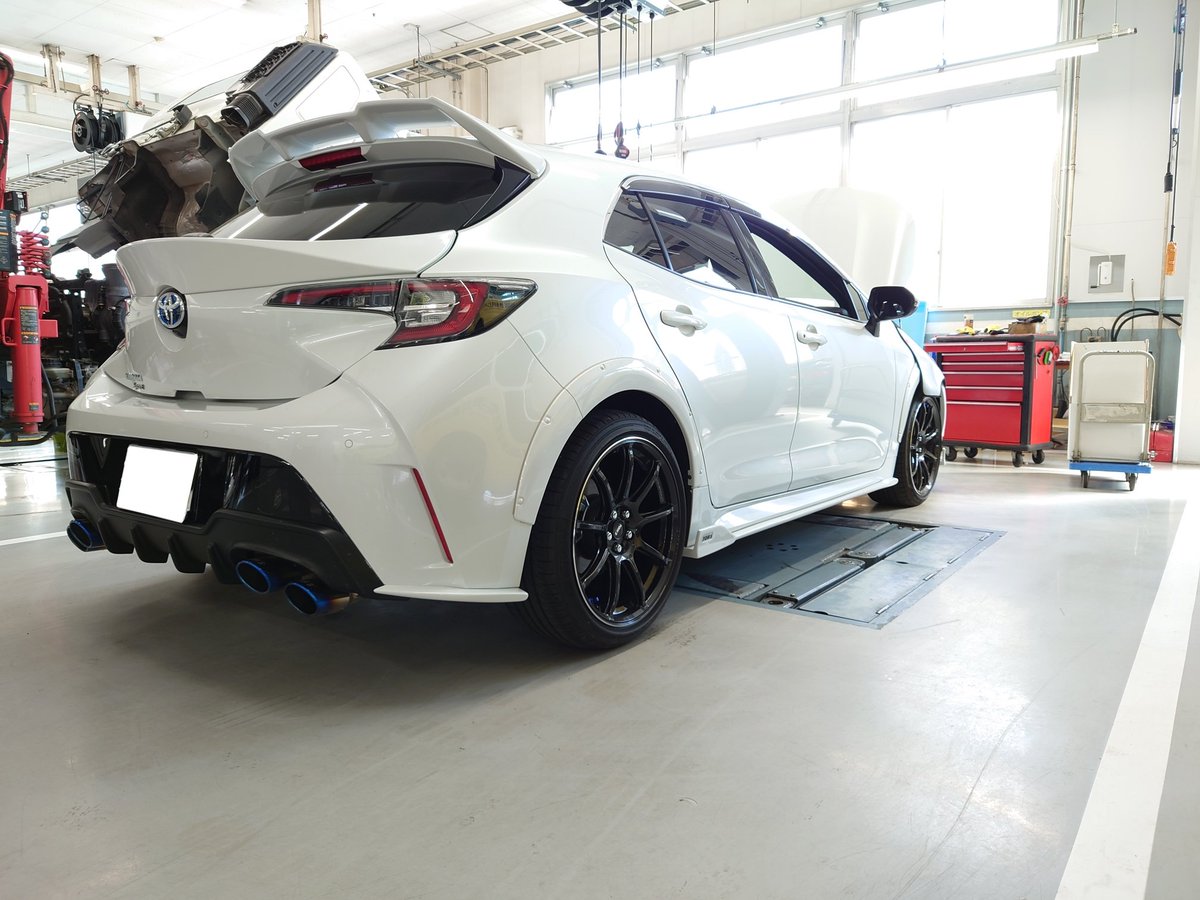 Gr Garage 高崎ic 今日はカローラスポーツにtom S車高調の取り付けです 昨年トヨタ車が併売になってから車種と言いましょうか 仕事の幅が相当に広がりました