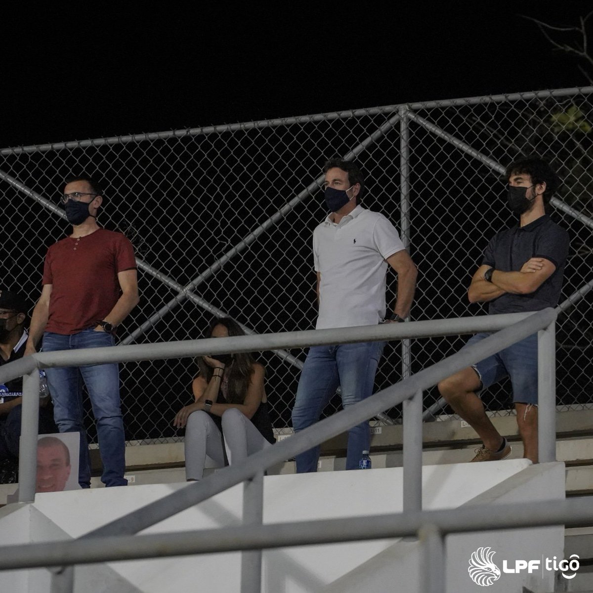 LPFpanama's tweet photo. Cuerpo Técnico de #PanamáMayor de la @fepafut presente en el 🏟️ Javier Cruz analizando el @alianzafc @taurofc de la J4 del Apertura 2021 LPF TIGO.

EL DT @T9Christiansen acompañado de su asistente @sancheztraka12 y su preparador físico @Gutibeguer. https://t.co/khMDBmEyON