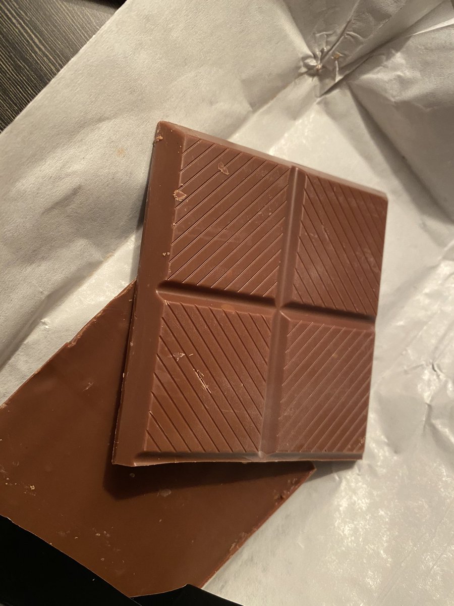 shihorin24's tweet photo. シアトルチョコレート ( #seattlechocolate ) トリュフチョコバーシリーズ サンフアンシーソルト❤️ソルト加減がとても好き。ミルクチョコって感じです。あっためて飲みたい😍
#トリュフ #シアトルチョコレート #しほりんチョコレート #チョコレート #chocolate #スイーツ #カカオ https://t.co/tyePPkAD52