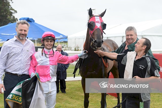 MAGNUS A GO GO won his maiden and Super VOBIS bonuses at Colac yesterday for jockey @jackymarts and trainer <a href="/PGCareyRacing/">PG Carey Racing</a>. Bred by Victoria’s McKnight family, the gelding is by <a href="/SunStudHQ/">SUN STUD</a> sire MAGNUS. Well done!