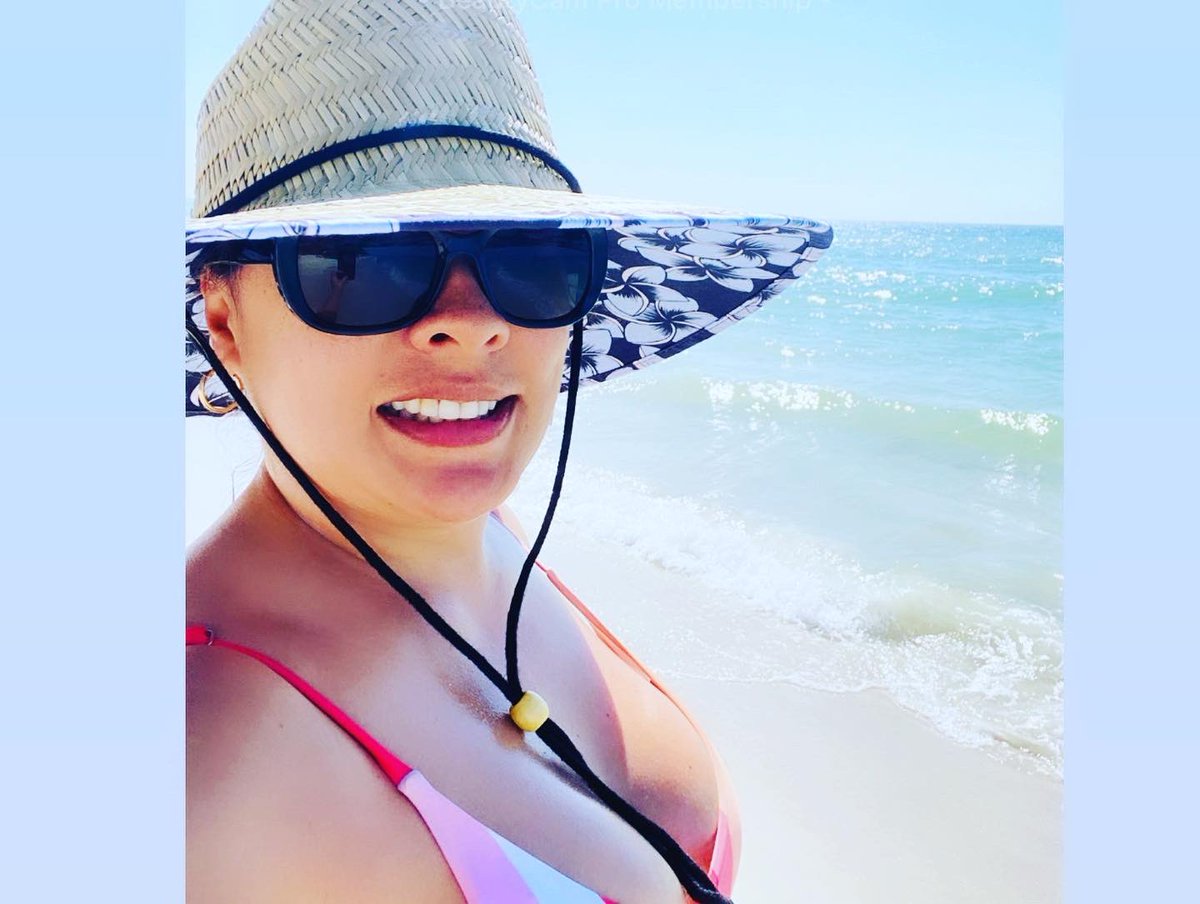 SallyRestrepo's tweet photo. 🏝... 😎 #Naples 👙☀️...🧡 https://t.co/vYkhjdBAuM