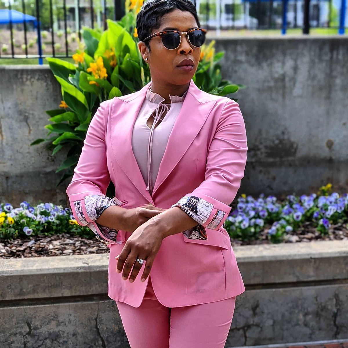 Bespokuture's tweet photo. In my eyes women rule the world... and dapper women just add a little something extra!
.
.
Featuring Atlanta's best realtor @quetherealtor in her pink #bespoke suit
#InternationalWomansmonth https://t.co/EU3SECccLM