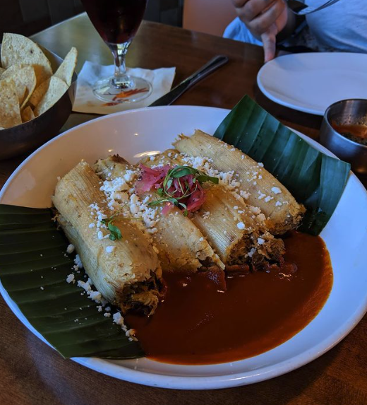 MiDiaFrmScratch's tweet photo. If you haven’t tried our tamales, you are missing out 😊 Stuffed with pork, New Mexico red & green chile sauces, topped with queso fresco and served with chile arbol salsa, our tamales are a fan-favorite for a reason.
📸 : nothumbz
#DFWCatering #WeekendPlans #MiDiaFromScratch https://t.co/CqUU5gZKL8