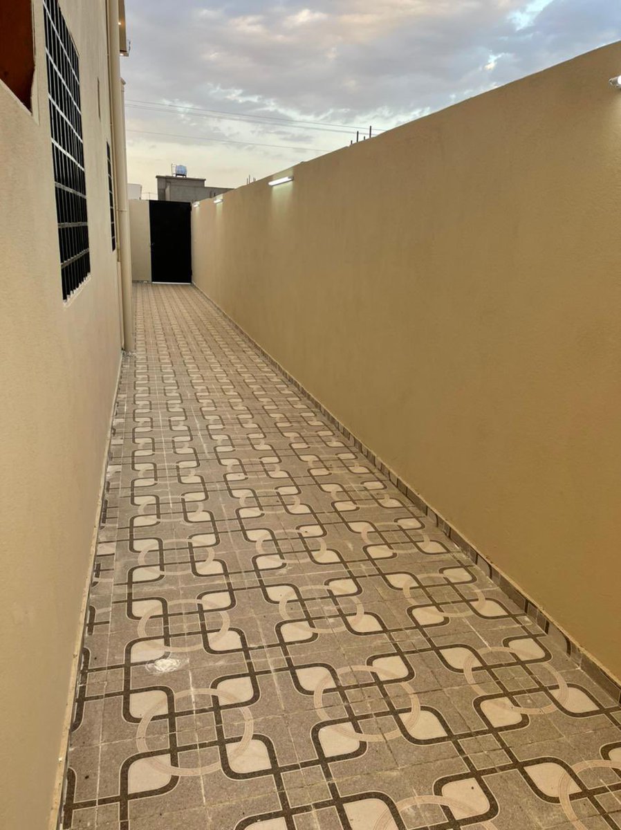 للبيع

دورفي مخطط جميع 3 ( 278 ) مساحة الأرض 600 على شارع 30 شمالي

مكون من :
مجلس رجال ومقلط رجال ومجلس نساء وصاله وثلاث غرف نوم وغرفة شغاله ومطبخ ومستودع وأربع دورات مياه

مساحة البناء 345

البيع 830 الف

#بيشة 
#بيشة_الان 
#يحدث_في_بيشة