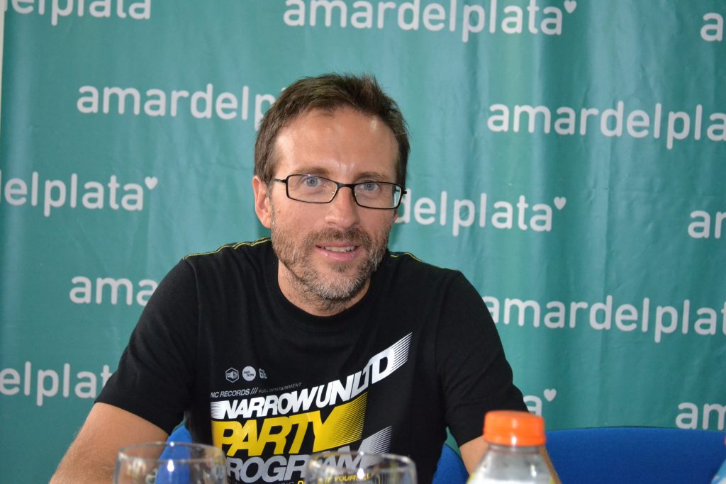MDeportiva's tweet photo. #Triatlon Vuelven las carreras de calle a Mar del Plata con el Half Triatlón organizado por @ISSportsarg y su director Hernán Ibáñez habló en Marca Deportiva Radio (FM 99.9)

Escuchalo en https://t.co/osWpE0Jb53 👇👇

https://t.co/aZY7YggLX1 https://t.co/ixsjPdAbhg