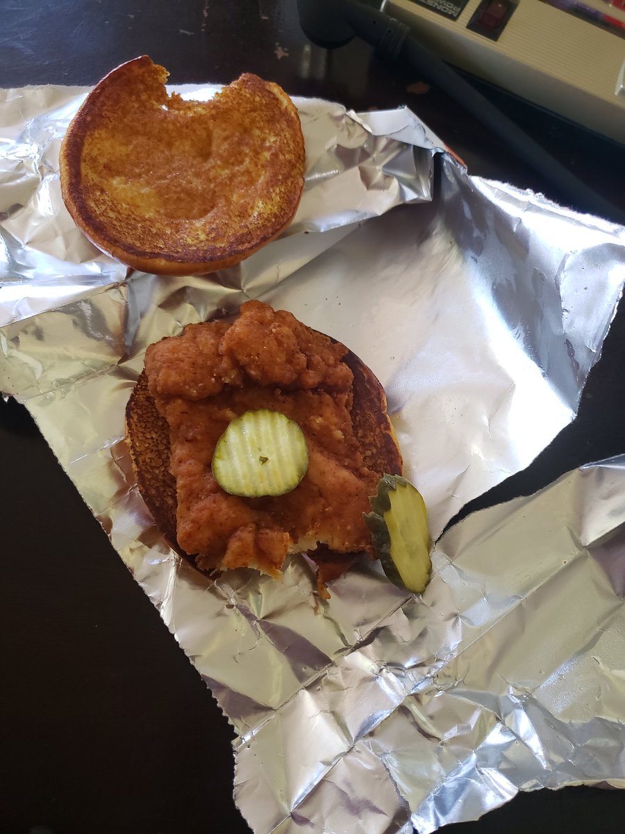 MsKimberley3's tweet photo. @McDonalds first time trying the new chicken sandwich, I don't know what's more insulting, the dry burnt bread or the two dead pickles.....smh.....nothing like your commercial https://t.co/N1EGNstDPi