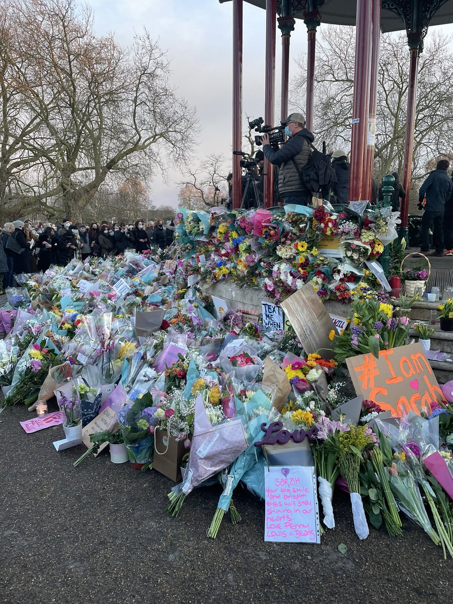 lucmschofield's tweet photo. It went from this.... to this. #SarahEverard #SheWasJustWalkingHome #claphamcommon #SayHerName https://t.co/2fiLxx8UPA