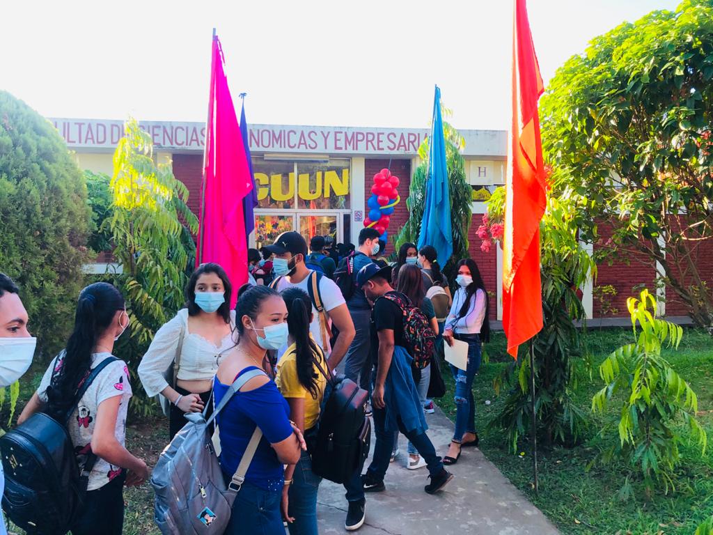 ErickHeMer's tweet photo. Esto fue parte del acompañamiento que brindó la dirigencia estudiantil CUUN-ECONOMICAS este regreso a clases a los Estudiantes de la Facultad de Ciencias Económicas y Empresariales de modalidad sabatino.
#BicentenariaUnanLeon
#CUUN_ECONOMICAS
#SOMOS_CUUN
#13Mar https://t.co/7UNAoZOFUl
